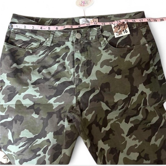 Camo Mid‎ Rise Jeans - Picture 12 of 14